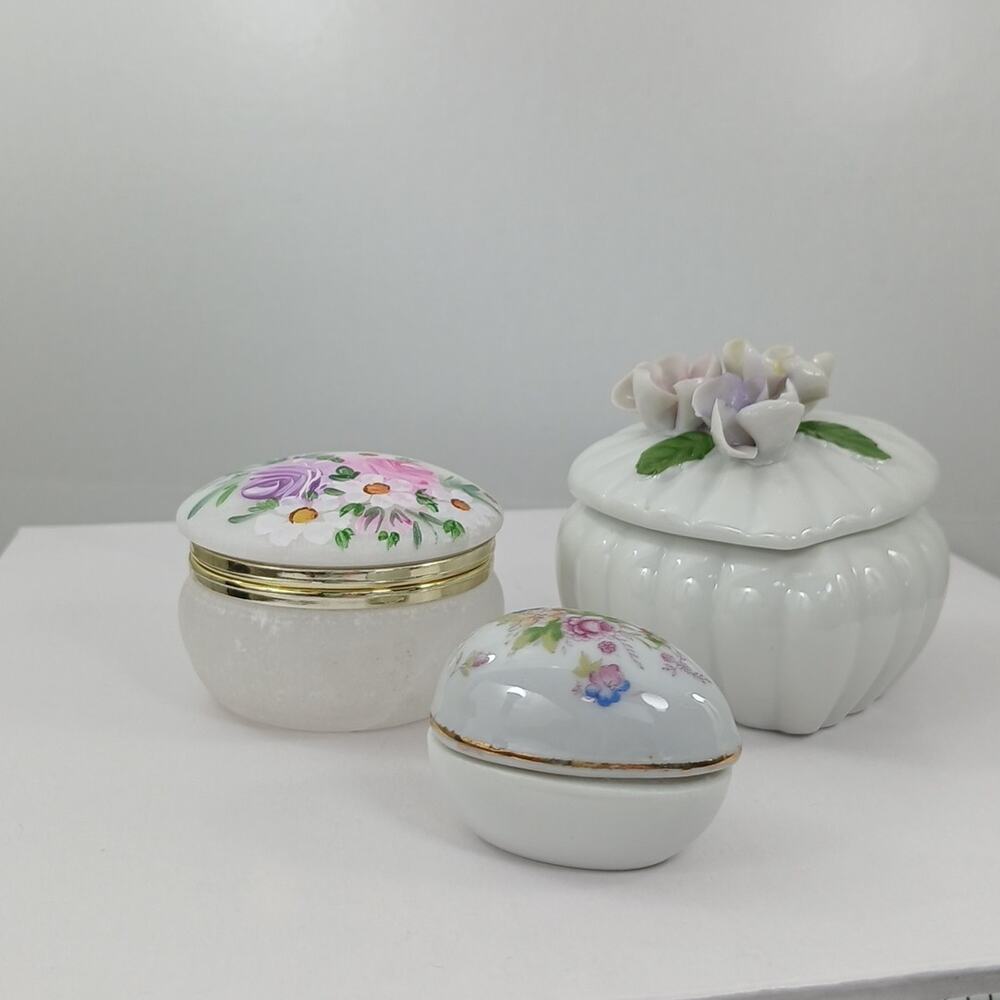 Keepsake Trinket Boxes White Gold Floral Heart Egg & ARam Round w hinge
